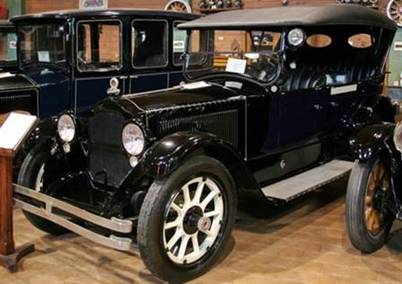1919 Packard Model 3-35 (7 Passenger Touring) 02