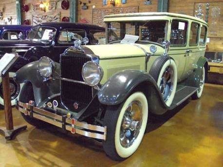 1929 Packard Series 640 (7 Passenger Sedan) 02
