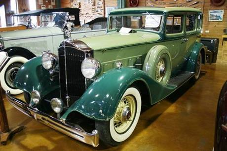 1934 Packard (8 Cyl) Model 1100-5 Passenger Sedan 02